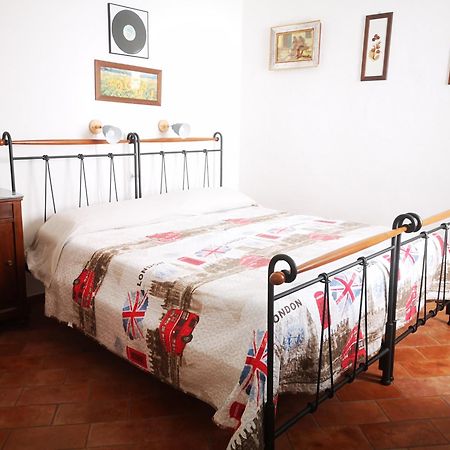 Appartamento Tipico In Centro Storico Urbino Exterior foto