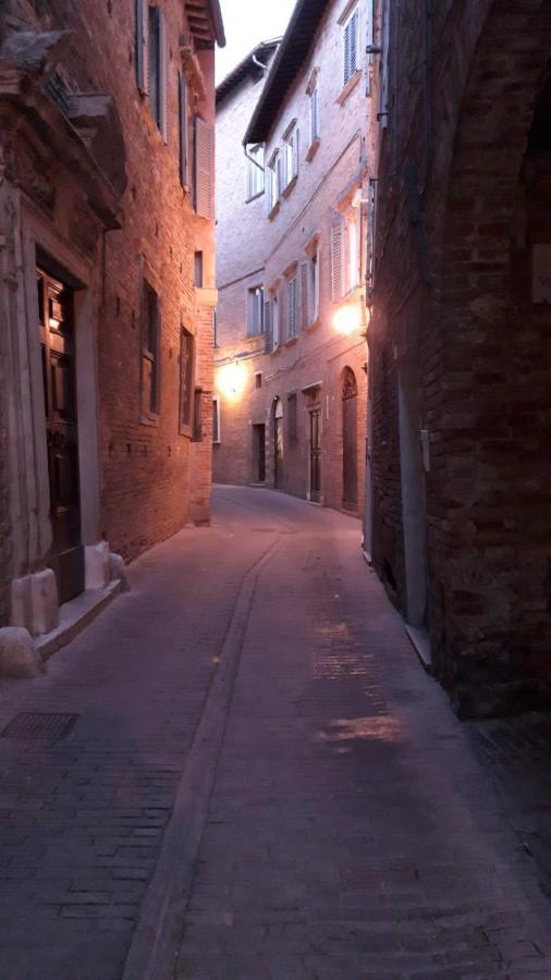 Appartamento Tipico In Centro Storico Urbino Exterior foto