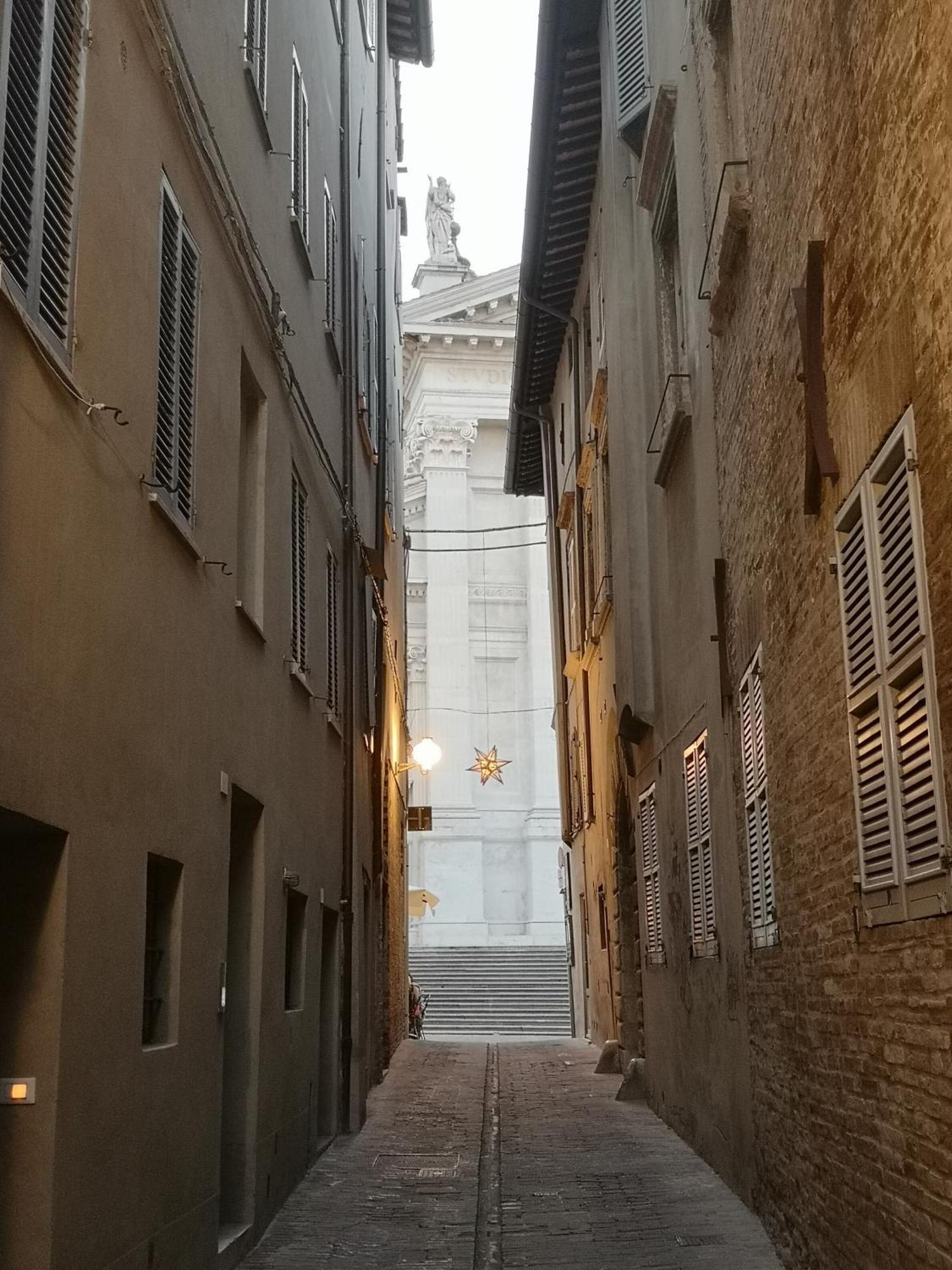 Appartamento Tipico In Centro Storico Urbino Exterior foto